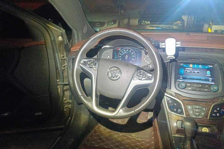 Used Buick LaCrosse 2013 2.4L SIDI Luxury Comfort Edition Steering Wheel