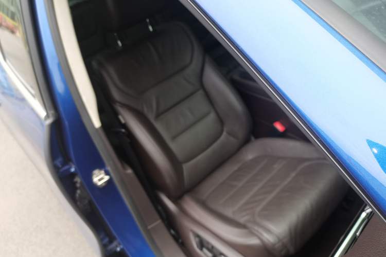 Used Volkswagen Touareg 2016 3.0 TSI Standard Version Right Front Seat