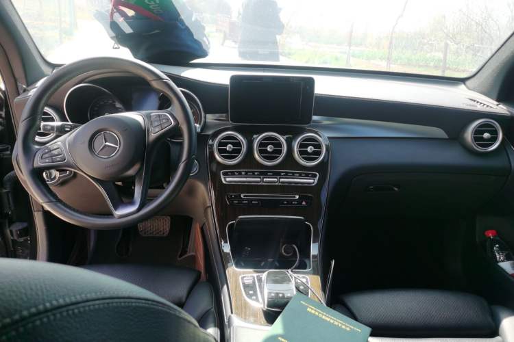 Used Mercedes-Benz GLC 2016 GLC 260 4MATIC Luxury Model Center Console