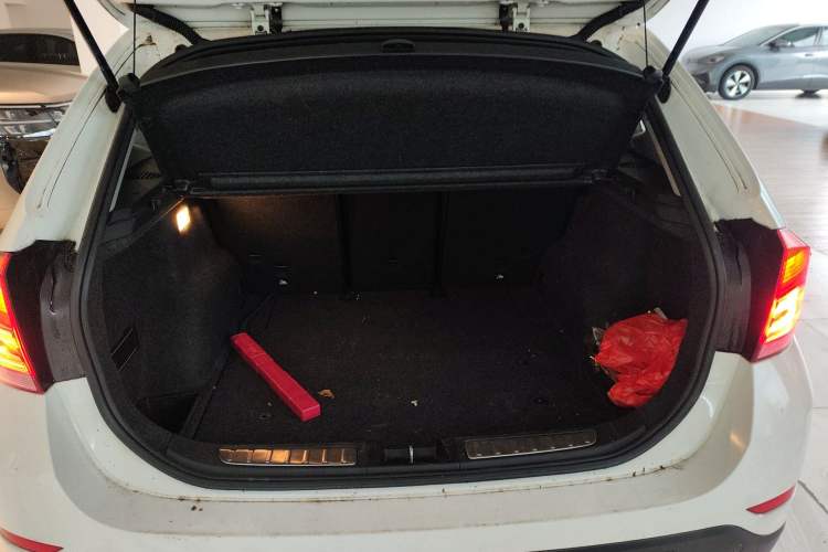 Used BMW X1 2014 sDrive18i Fashion Model Trunk
