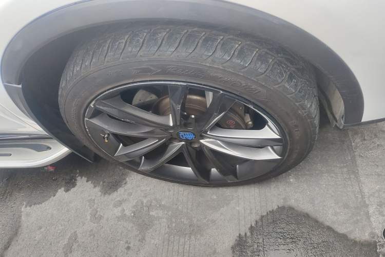 Used BYD Tang New Energy 2019 DM 2.0T All-Wheel Drive Connected Leading Model 7 Seats China VI Standard Right Front Wheel Hub