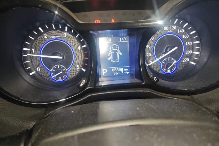 Used JMC Yusheng S350 2013 2.4T Automatic 2WD Diesel Luxury Edition 5 Seats