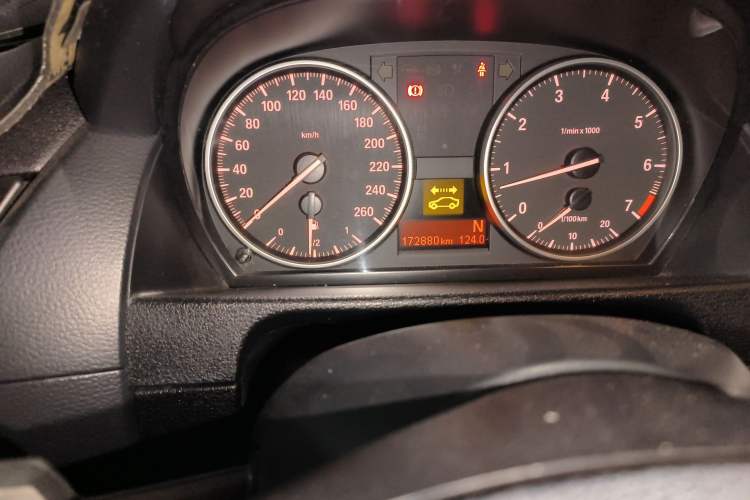 Used BMW X1 2015 sDrive18i Leading Edition Odometer Close Up