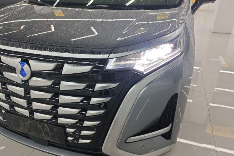 Used Denza D9 2022 DM-i 1040 Prestige Model