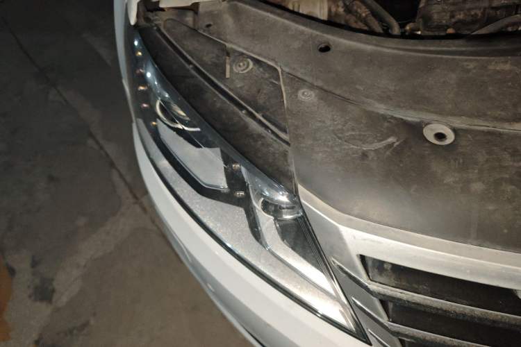 Used Volkswagen FAW-Volkswagen CC 2015 1.8TSI Luxury Model Right Front Headlight