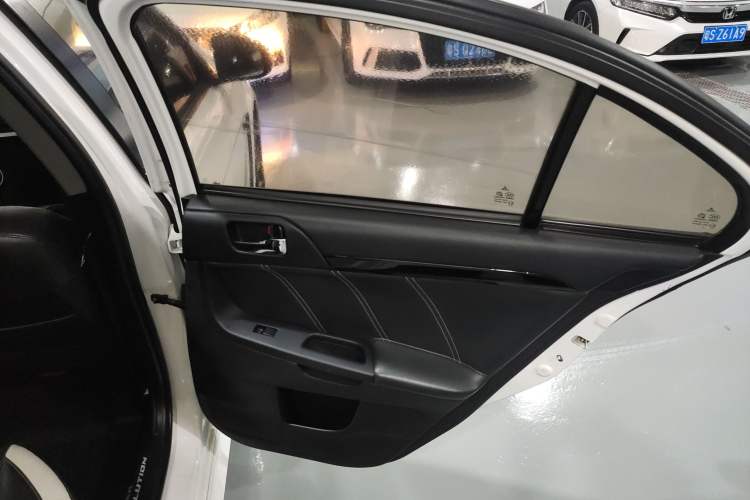 Used Mitsubishi Lancer EX 2016 1.8L CVT Black-and-White Retro Edition