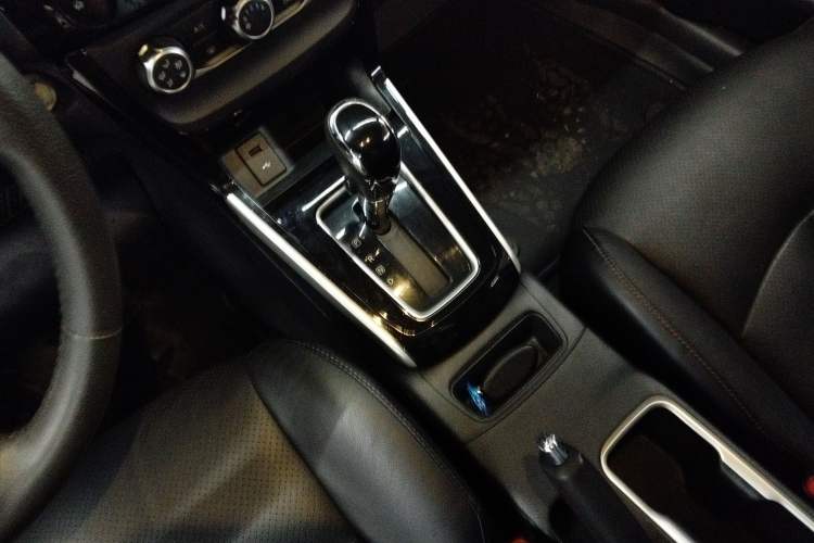 Used Nissan Sylphy 2019 1.6XV CVT Smart Connect Luxury Edition China VI Standard Gear Lever