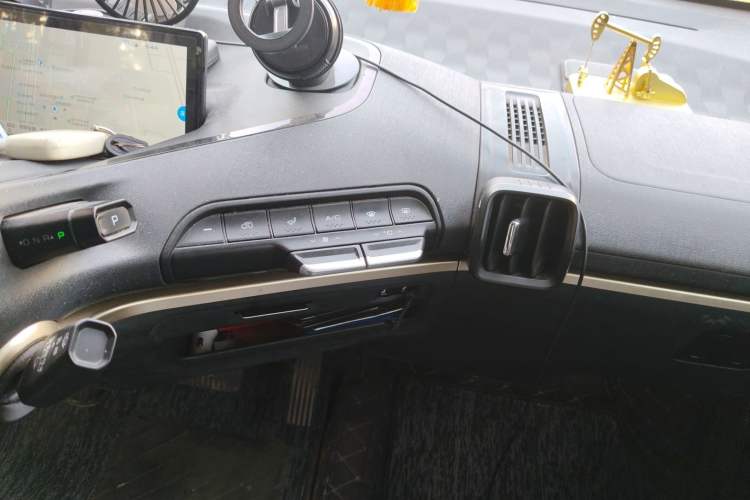 Used Baojun KiWi EV 2021 Artist Model Ternary Lithium Audio And AC Panel