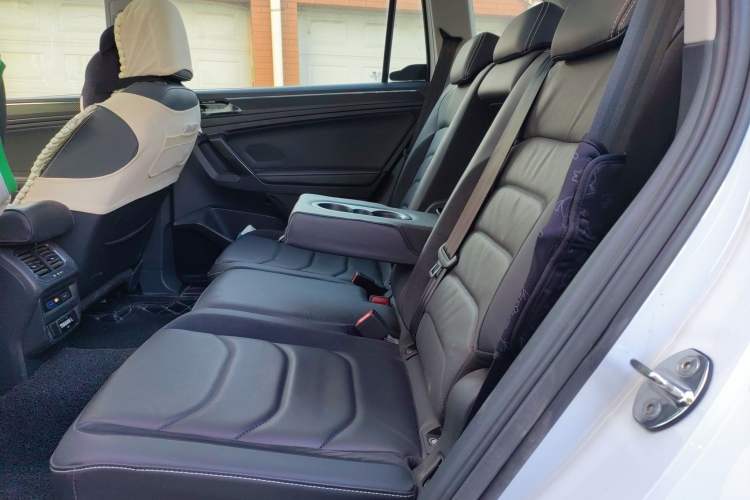 Used Volkswagen Tiguan L 2018 330TSI Automatic Two-Wheel Drive Luxury Edition Left Rear Seat