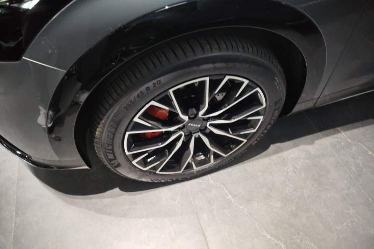 Used Zeekr 7X 2025 100 kWh Long-Range Rear-Wheel Drive with Intelligent Driving Features