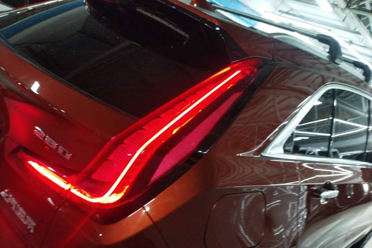 Used Cadillac XT4 2021 28T Two-Wheel Drive Leading Version
