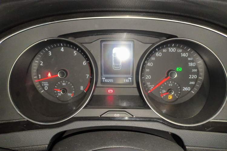 Used Volkswagen Magotan 2018 Facelift 330TSI DSG Luxury Model Odometer Close Up