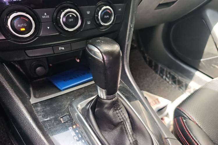 Used Mazda Atenza 2015 2.0L Blue Sky Fashion Edition
