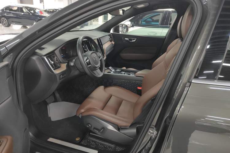 Used Volvo XC60 New Energy 2022 T8 Plug-in Hybrid All-Wheel Drive Smart Luxury Edition Left Front Seat