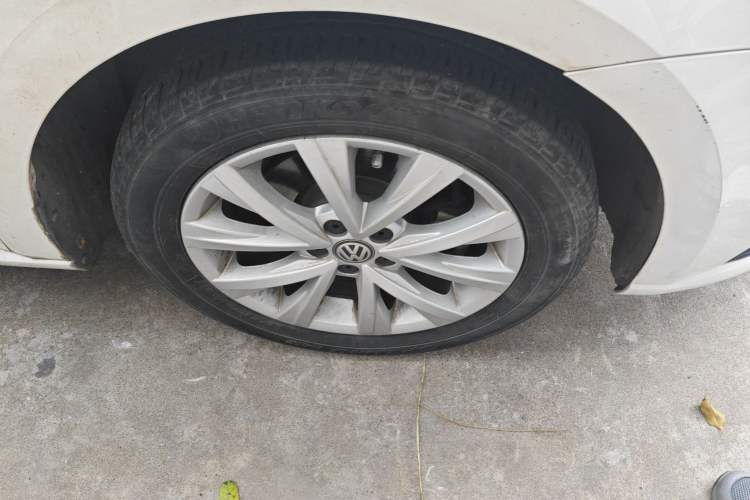 Used Volkswagen Lavida 2017 1.6L Automatic Comfort Edition
