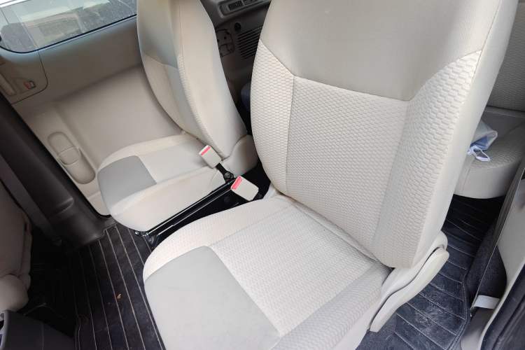 Used Nissan NV200 2014 1.6L CVT Luxury Model China IV Standard