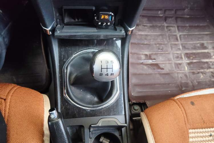 Used Zotye Z300 2012 1.5L Manual Elite Edition Gear Lever