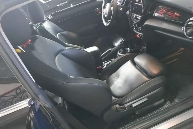 Used MINI 2018 1.5T COOPER Artist