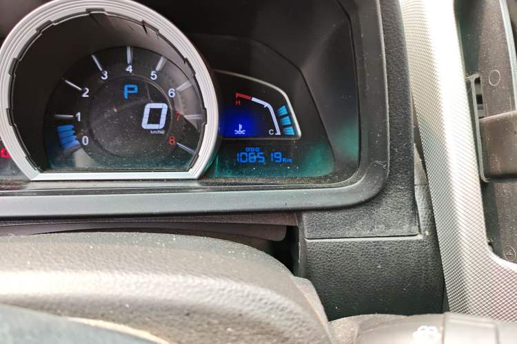 Used Luxgen U6 SUV 2015 1.8T Fashion Edition Odometer Close Up