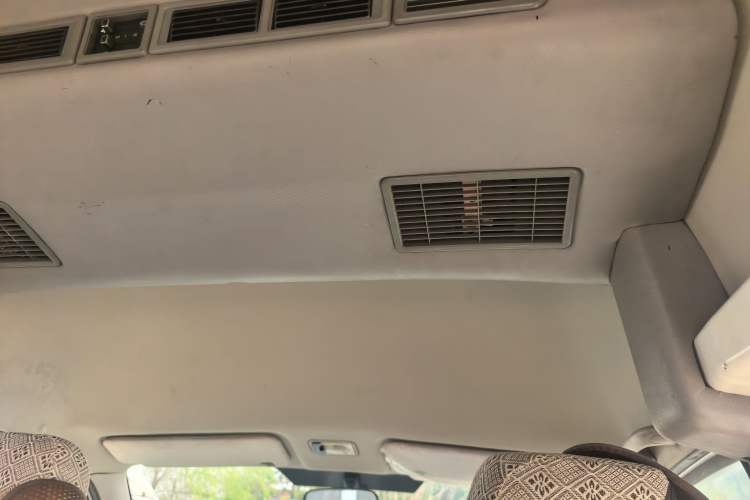 Used Foton Scenic G7 2015 2.0L Commercial Van Long Wheelbase High Roof – 4Q20M
