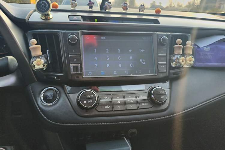 Used Toyota RAV4 2013 2.0L CVT Four-Wheel Drive New Edition