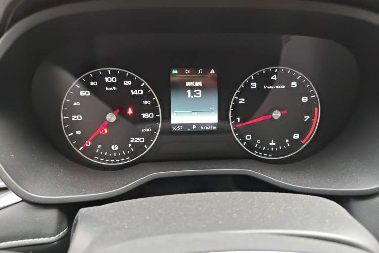 Used Roewe i5 2019 1.5L Automatic 4G Connected Langhao Edition Odometer Close Up