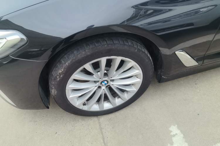 Used BMW 5 Series 2022 Restyled 525Li Luxury Package Exterior 4