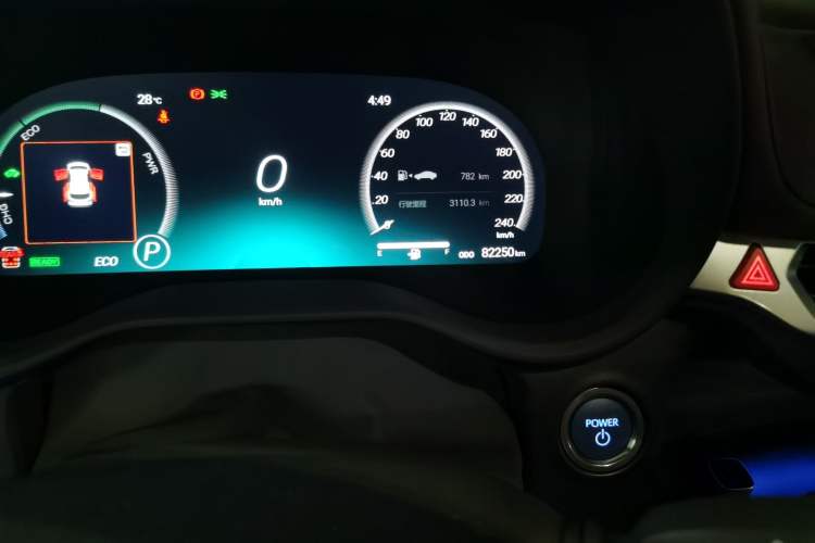Used Toyota SIENNA 2021 2.5L Hybrid Platinum Edition Odometer Close Up
