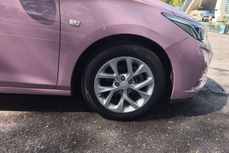 Used Chevrolet Cruze 2018 Hatchback 320 Automatic Pioneer Sunroof Edition Right Front Wheel Hub