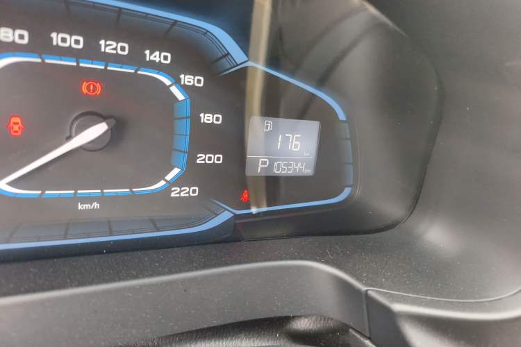 Used Roewe 360 2015 1.5L Automatic Luxury Edition Odometer Close Up