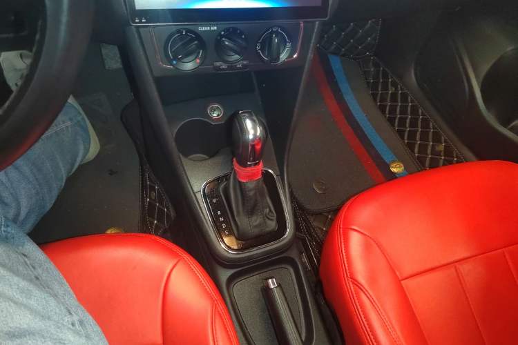 Used Volkswagen Polo 2016 1.6L Automatic Comfort Model Gear Lever