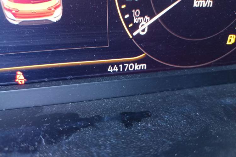 Used Volkswagen T-ROC 2020 280TSI DSG Two-Wheel-Drive Luxury Version Odometer Close Up