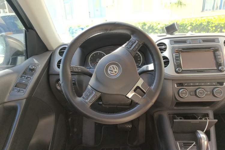 Used Volkswagen Tiguan 2013 1.8TSI Automatic Two-Wheel Drive Luxury Model Steering Wheel