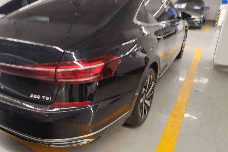 Used Volkswagen Passat 2024 380TSI Dragon Edition Right Rear Taillight