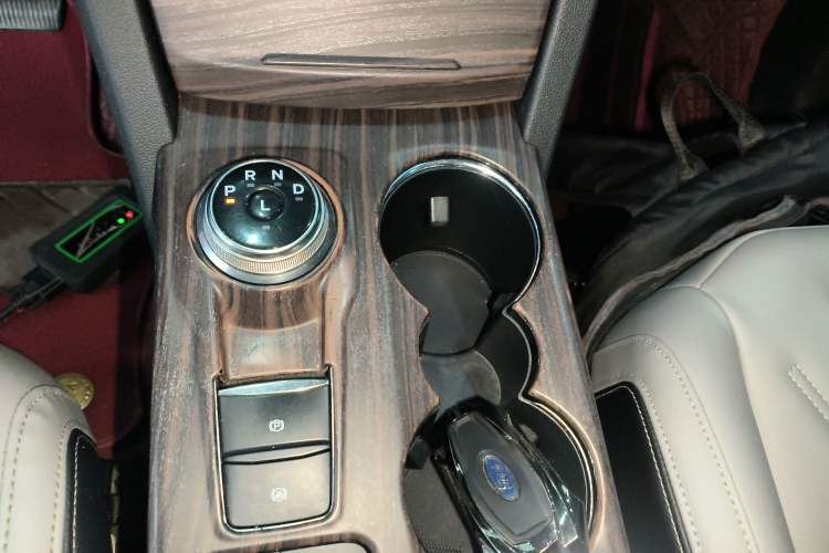 Used Ford Escape 2020 EcoBoost 245 Two-Wheel-Drive Comfort Edition Gear Lever