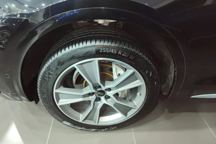 Used Audi Q5L 2022 Updated 45T Luxury Dynamic Version
