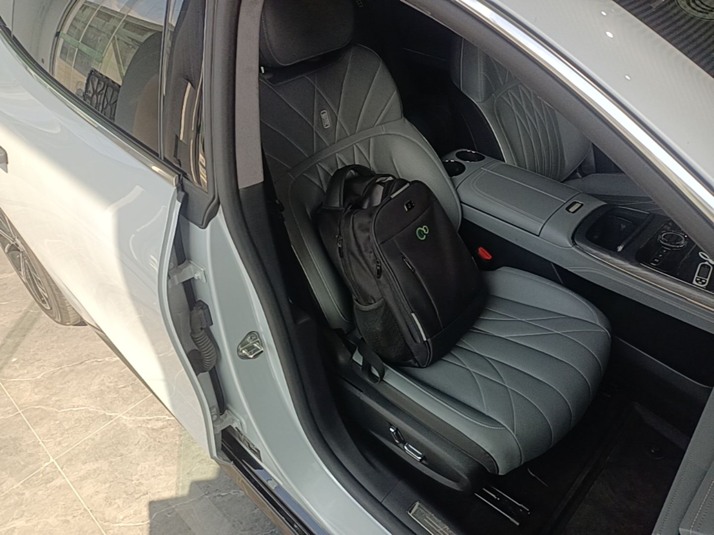 Geely Galaxy E8 2025 700 km Long-Range Intelligent Driving Version — снимка 19