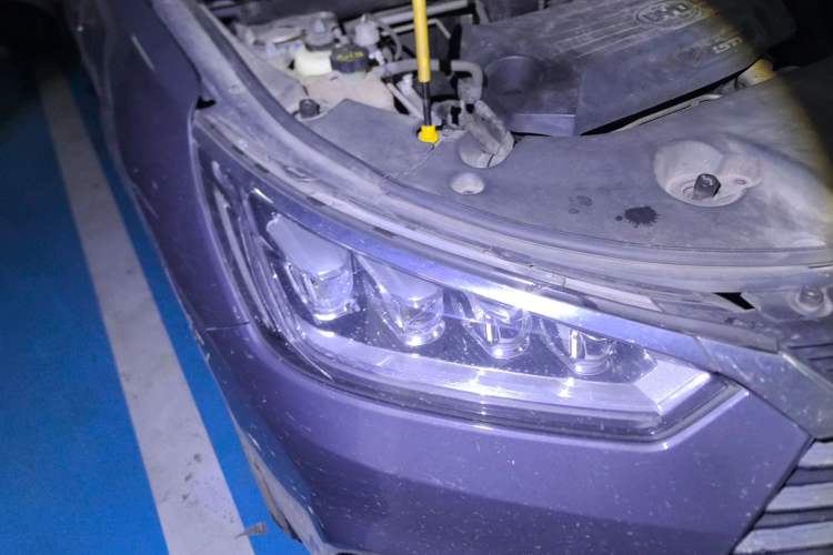 Used BYD Song 2019 1.5TI Automatic Smart Connect Luxurious Edition Right Front Headlight