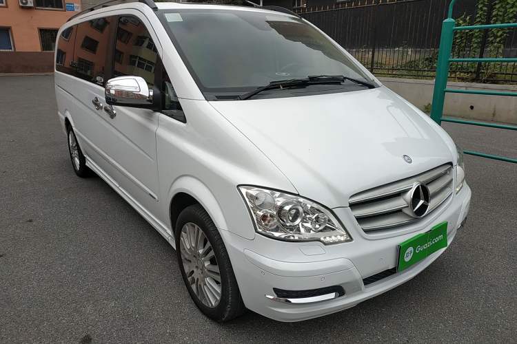 Used Mercedes-Benz Viano 2014 3.5L Premier Edition Front Right 45 Deg