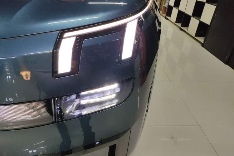 Used Lynk & Co 900 2025 2.0T Ultra Left Front Headlight