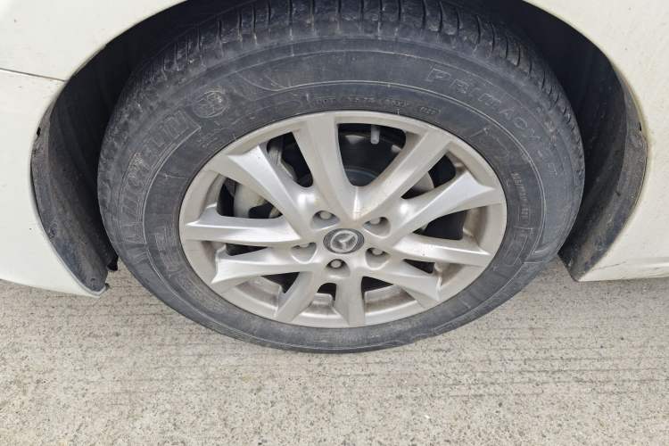 Used Mazda Mazda 3 Axela 2014 Sedan 1.5L Automatic Luxury Model
