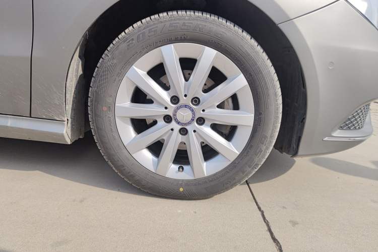 Used Mercedes-Benz B-Class 2012 B 180 Right Front Wheel Hub