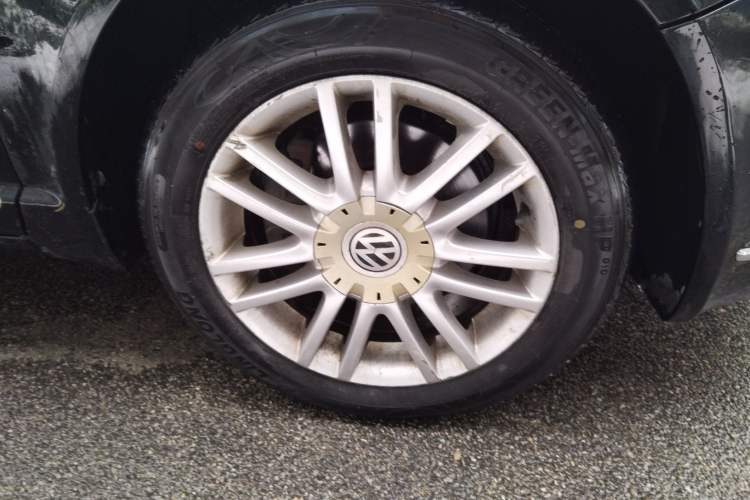 Used Volkswagen Passat 2009 1.8T Manual Luxury Model Right Front Wheel Hub