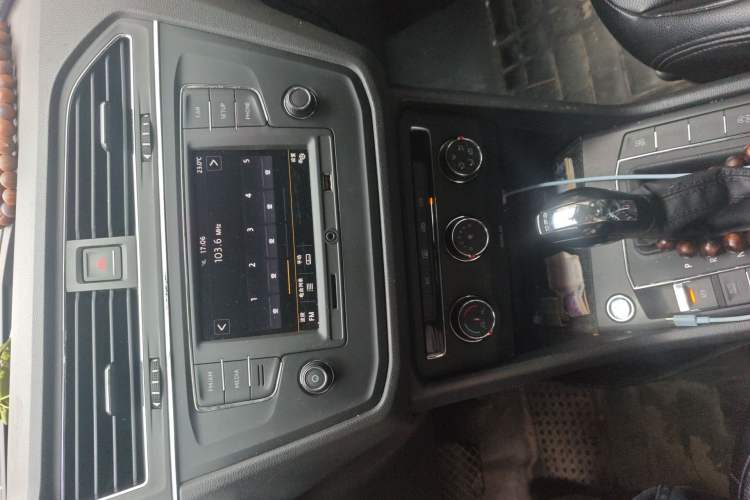 Used Volkswagen Tiguan L 2018 330TSI Automatic Two-Wheel Drive Luxury Edition Audio And AC Panel