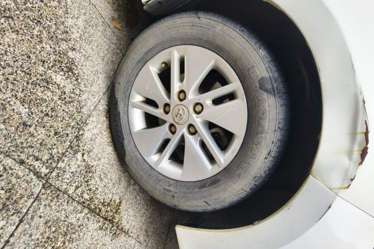 Used Toyota Corolla 2017 1.6L CVT GL Right Front Wheel Hub