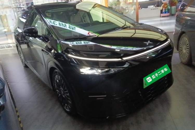 Used XPeng X9 2024 702 Ultra-Long Range Max Front Right 45 Deg