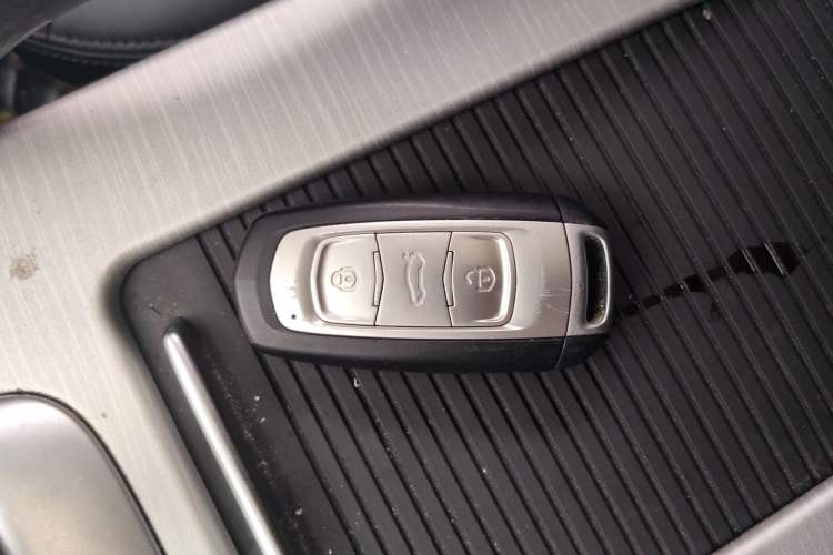 Used Geely Auto Emgrand X7 Sport 2018 2.0L Manual Two-Wheel Drive Zhiya Version Vehicle Key