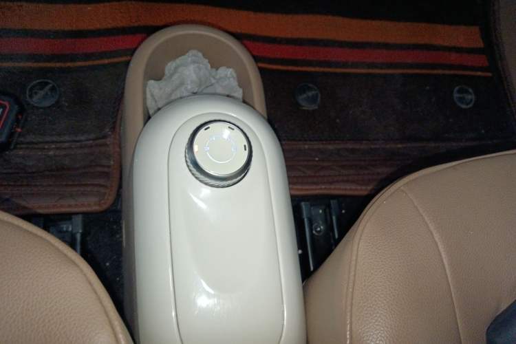 Used Wuling Hongguang MINIEV 2025 Four-Door Version Zhenxiang+ Edition Gear Lever