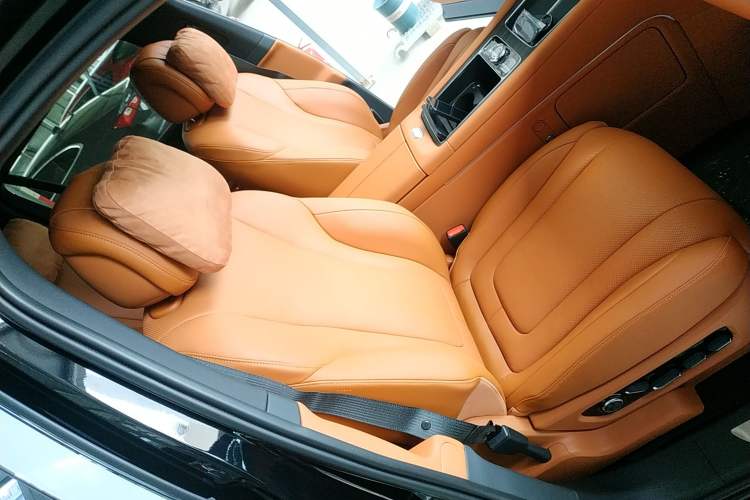 Used Hima AITO M9 2025 Extended-Range Ultra Version 52 kWh 6-Seater
