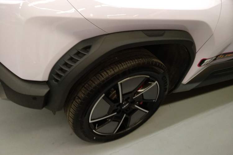 Used Formula Leopard Titanium 3 2025 501KM All-Wheel Drive Intelligent Driving Ultra Version Exterior 4